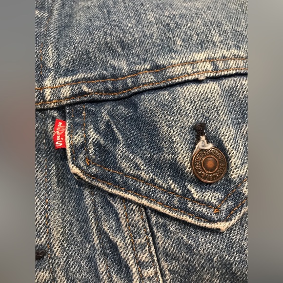 Vintage Levi Trucker Jacket well worn and many lives left! - Picture 4 of 6